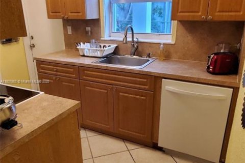 Casa en alquiler en North Miami Beach, Florida, 3 dormitorios, 143.07 m2 № 1864880 - foto 7