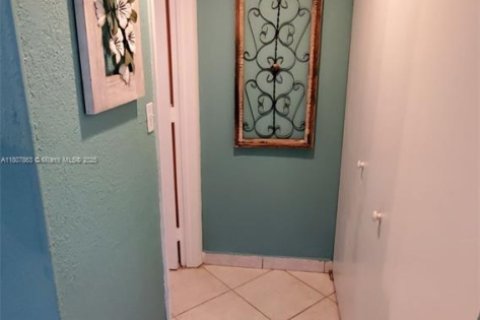 Casa en alquiler en North Miami Beach, Florida, 3 dormitorios, 143.07 m2 № 1864880 - foto 9