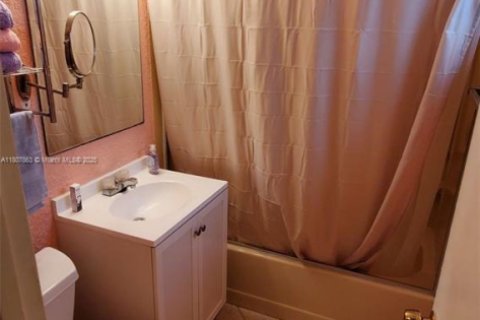 Casa en alquiler en North Miami Beach, Florida, 3 dormitorios, 143.07 m2 № 1864880 - foto 12