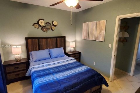 Casa en alquiler en North Miami Beach, Florida, 3 dormitorios, 143.07 m2 № 1864880 - foto 13