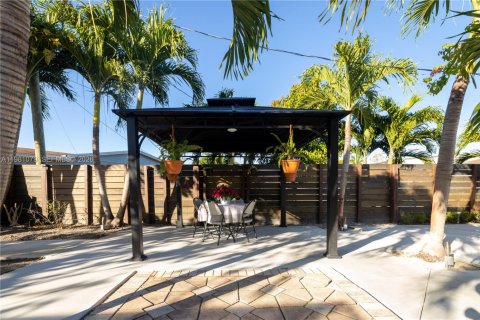 Купить виллу или дом в Катлер-Бей, Флорида 3 спальни, 155.15м2, № 2043733 - фото 24