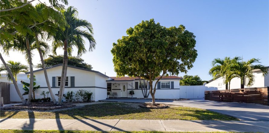 Дом в Катлер-Бей, Флорида 3 спальни, 155.15м2 № 2043733