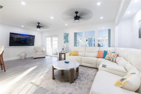 Купить виллу или дом в Катлер-Бей, Флорида 3 спальни, 155.15м2, № 2043733 - фото 9