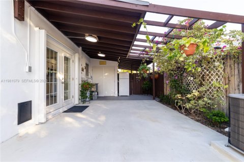 Купить виллу или дом в Катлер-Бей, Флорида 3 спальни, 155.15м2, № 2043733 - фото 29