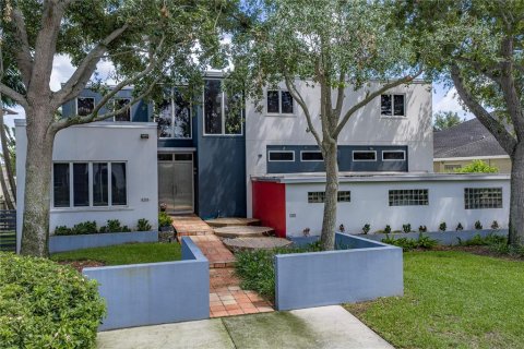 House in Saint Petersburg, Florida 5 bedrooms, 402.64 sq.m. № 2198258 - photo 5
