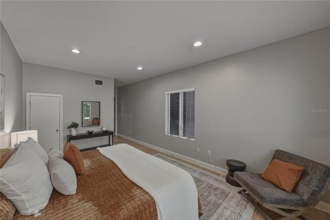 House in Saint Petersburg, Florida 5 bedrooms, 402.64 sq.m. № 2198258 - photo 29