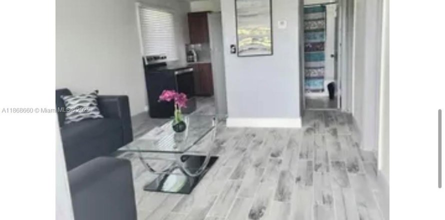 House in Hallandale Beach, Florida 2 bedrooms, 284.37 sq.m. № 1928641