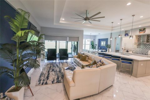 Villa ou maison à vendre à Auburndale, Floride: 4 chambres, 250.93 m2 № 2341720 - photo 5