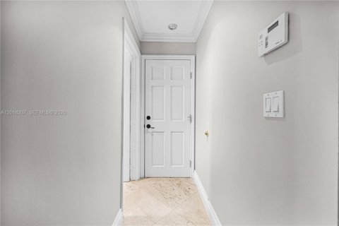 Купить виллу или дом в Майами, Флорида 5 спален, 357.02м2, № 2077894 - фото 18