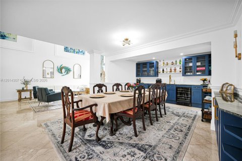 Купить виллу или дом в Майами, Флорида 5 спален, 357.02м2, № 2077894 - фото 12
