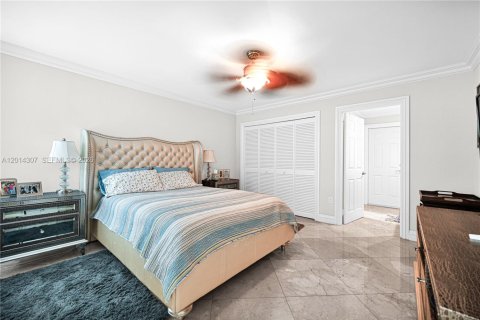 Купить виллу или дом в Майами, Флорида 5 спален, 357.02м2, № 2077894 - фото 15