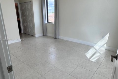 Condo in Doral, Florida, 3 bedrooms  № 1943443 - photo 19