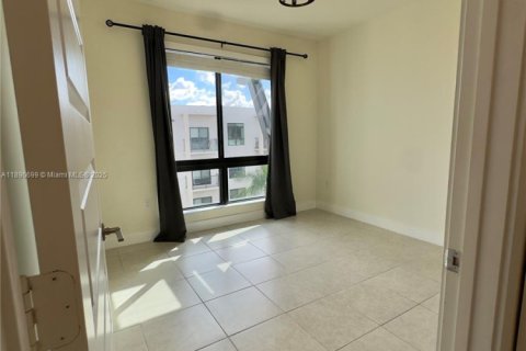 Condo in Doral, Florida, 3 bedrooms  № 1943443 - photo 9
