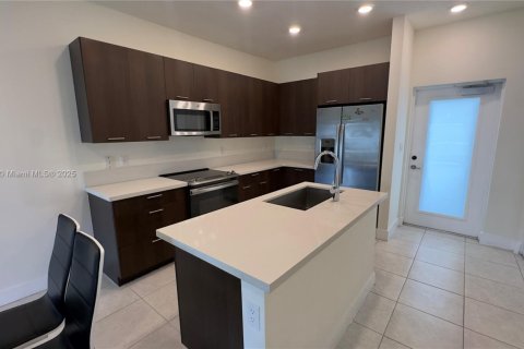 Condo in Doral, Florida, 3 bedrooms  № 1943443 - photo 21