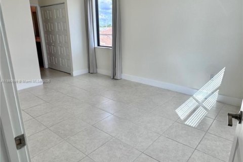 Condo in Doral, Florida, 3 bedrooms  № 1943443 - photo 18