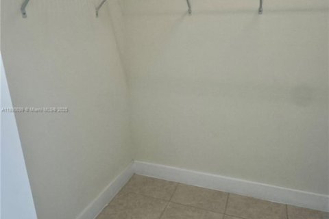 Condo in Doral, Florida, 3 bedrooms  № 1943443 - photo 20