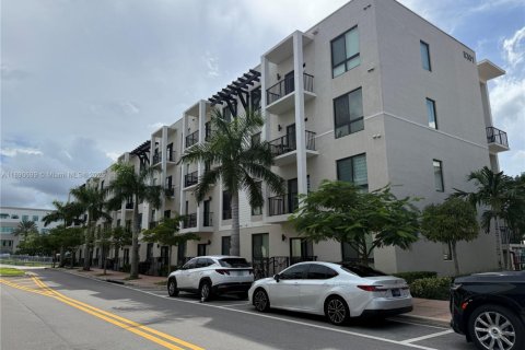 Condo in Doral, Florida, 3 bedrooms  № 1943443 - photo 15