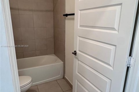 Condo in Doral, Florida, 3 bedrooms  № 1943443 - photo 17