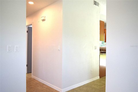 Casa en venta en Brandon, Florida, 3 dormitorios, 95.04 m2 № 1908999 - foto 10