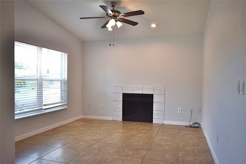 Casa en venta en Brandon, Florida, 3 dormitorios, 95.04 m2 № 1908999 - foto 6