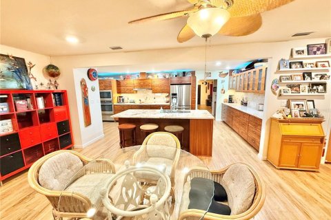 House in Tavares, Florida 3 bedrooms, 202.16 sq.m. № 2151186 - photo 12