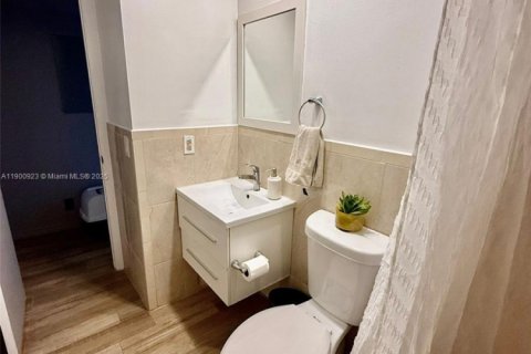 Touwnhouse à vendre à Hialeah, Floride: 3 chambres, 146.97 m2 № 1954323 - photo 19