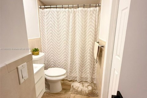 Touwnhouse à vendre à Hialeah, Floride: 3 chambres, 146.97 m2 № 1954323 - photo 17