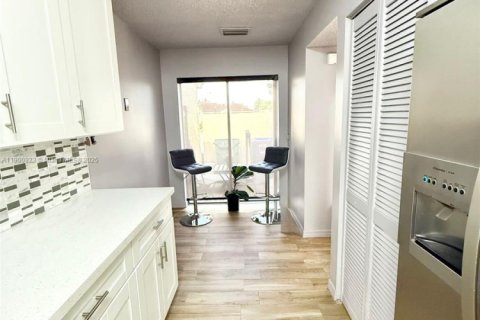 Touwnhouse à vendre à Hialeah, Floride: 3 chambres, 146.97 m2 № 1954323 - photo 13