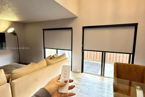 Touwnhouse à vendre à Hialeah, Floride: 3 chambres, 146.97 m2 № 1954323 - photo 3