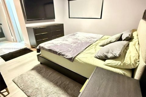 Touwnhouse à vendre à Hialeah, Floride: 3 chambres, 146.97 m2 № 1954323 - photo 23