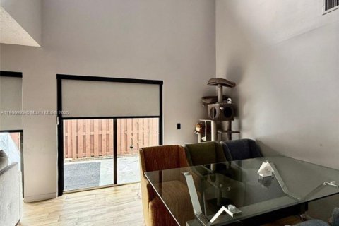 Touwnhouse à vendre à Hialeah, Floride: 3 chambres, 146.97 m2 № 1954323 - photo 7