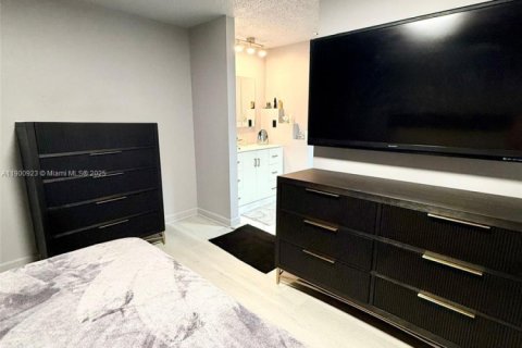 Touwnhouse à vendre à Hialeah, Floride: 3 chambres, 146.97 m2 № 1954323 - photo 26