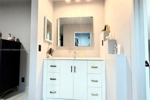 Touwnhouse à vendre à Hialeah, Floride: 3 chambres, 146.97 m2 № 1954323 - photo 27