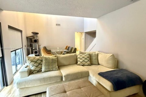 Touwnhouse à vendre à Hialeah, Floride: 3 chambres, 146.97 m2 № 1954323 - photo 8