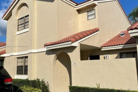 Touwnhouse à vendre à Hialeah, Floride: 3 chambres, 146.97 m2 № 1954323 - photo 1