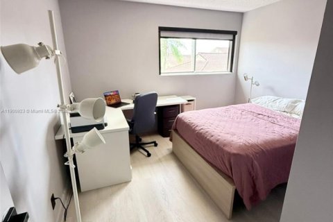 Touwnhouse à vendre à Hialeah, Floride: 3 chambres, 146.97 m2 № 1954323 - photo 21