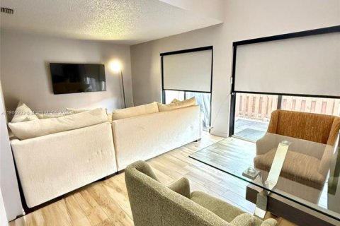 Touwnhouse à vendre à Hialeah, Floride: 3 chambres, 146.97 m2 № 1954323 - photo 4