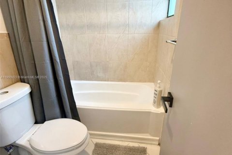 Touwnhouse à vendre à Hialeah, Floride: 3 chambres, 146.97 m2 № 1954323 - photo 29