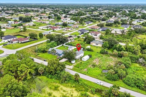 House in Lehigh Acres, Florida 2 bedrooms, 66.89 sq.m. № 1907106 - photo 10