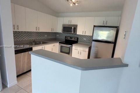 Condominio en venta en Hollywood, Florida, 1 dormitorio, 61.22 m2 № 1990985 - foto 1