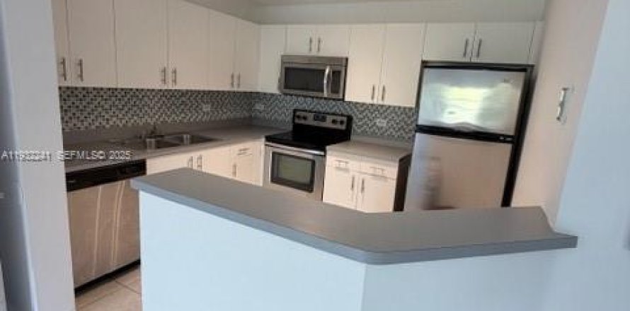 Condominio en Hollywood, Florida, 1 dormitorio  № 1990985