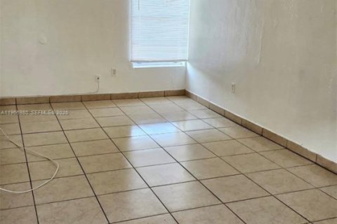 Apartamento en alquiler en Hialeah, Florida, 1 dormitorio, 74.32 m2 № 2081267 - foto 3