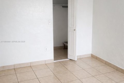 Apartamento en alquiler en Hialeah, Florida, 1 dormitorio, 74.32 m2 № 2081267 - foto 5