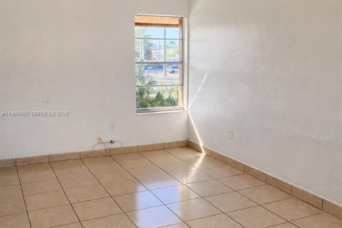 Apartamento en alquiler en Hialeah, Florida, 1 dormitorio, 74.32 m2 № 2081267 - foto 4