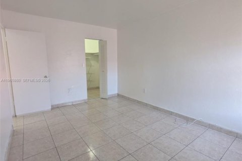 Apartamento en alquiler en Hialeah, Florida, 1 dormitorio, 74.32 m2 № 2081267 - foto 6