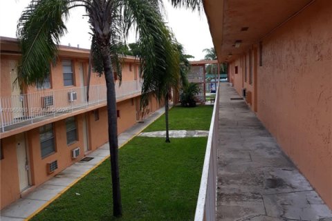 Apartamento en alquiler en Hialeah, Florida, 1 dormitorio, 74.32 m2 № 2081267 - foto 12