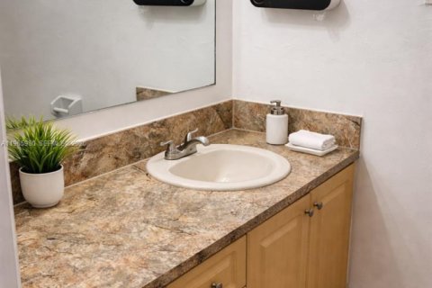 Apartamento en alquiler en Hialeah, Florida, 1 dormitorio, 74.32 m2 № 2081267 - foto 8