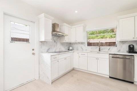 Villa ou maison à vendre à West Palm Beach, Floride: 2 chambres, 95.78 m2 № 2184932 - photo 16
