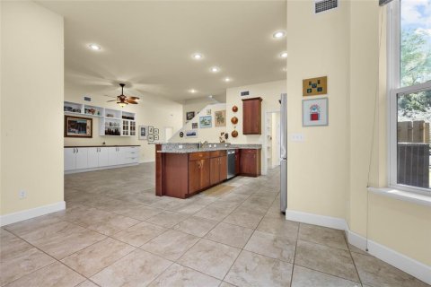 House in Gainesville, Florida 4 bedrooms, 190.08 sq.m. № 1723457 - photo 12