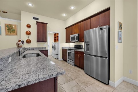 House in Gainesville, Florida 4 bedrooms, 190.08 sq.m. № 1723457 - photo 3